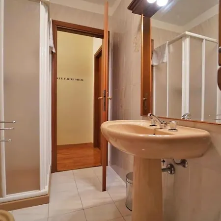 Lovely With Large Infinity Pool Area Villa Serricciolo