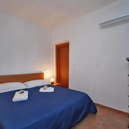 Lovely With Large Infinity Pool Area Villa