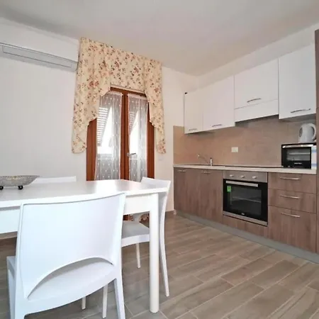 Lovely With Large Infinity Pool Area Villa
