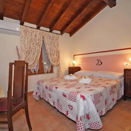 Villa Lovely With Large Infinity Pool Area Serricciolo