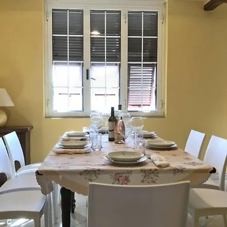 Lovely With Large Infinity Pool Area Villa